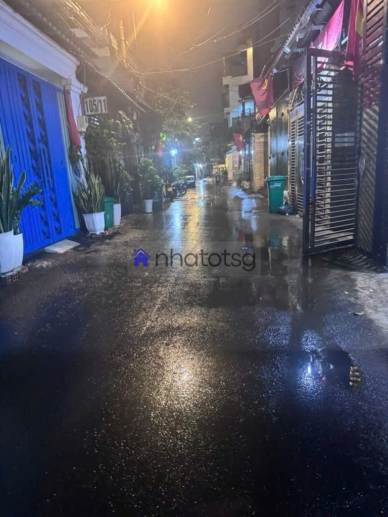 Hẻm Xe hơi thông, DT (4 x 18m), 3 tầng.