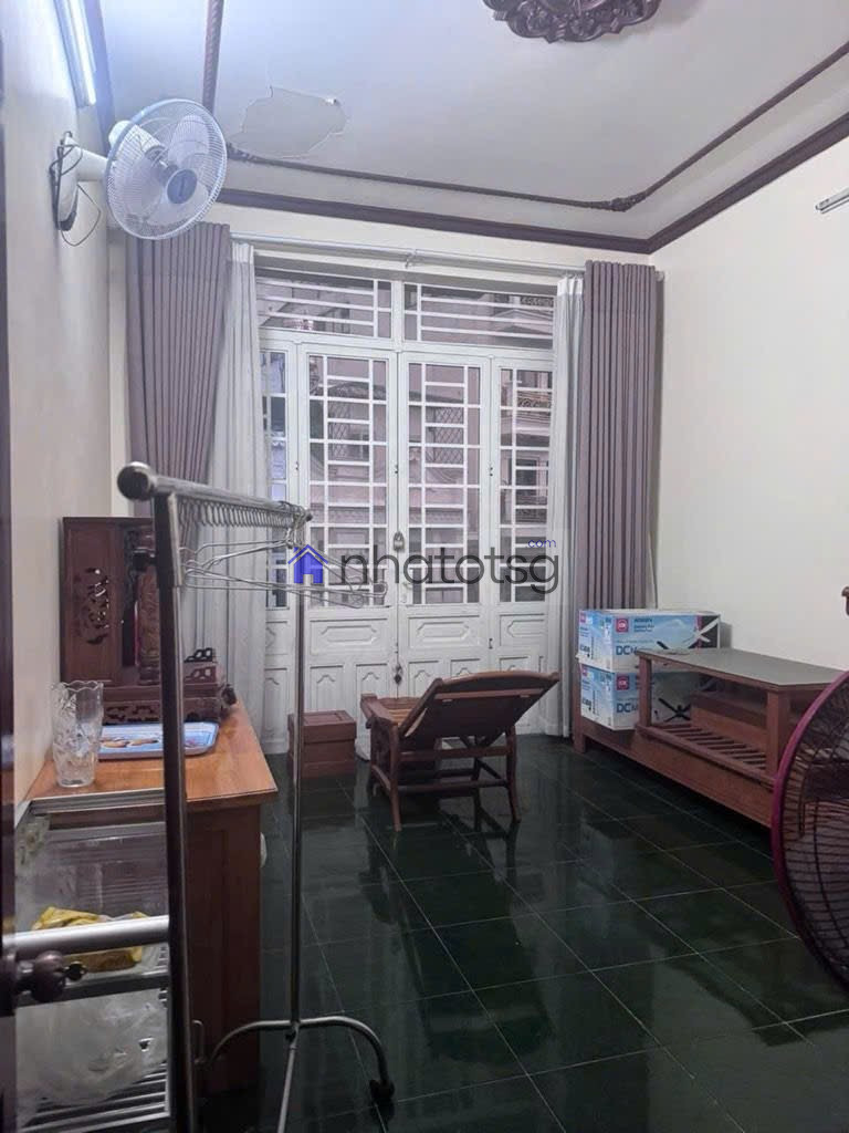 Hẻm Xe hơi thông, DT (4 x 18m), 3 tầng.