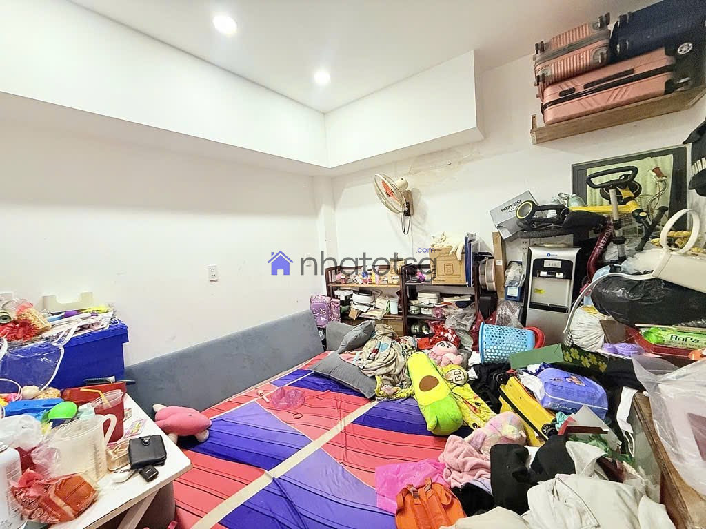 Cách mặt tiền Nguyễn Kiệm và Phạm Văn Đồng chỉ 50m, thông tứ tung. Gần sân bay.