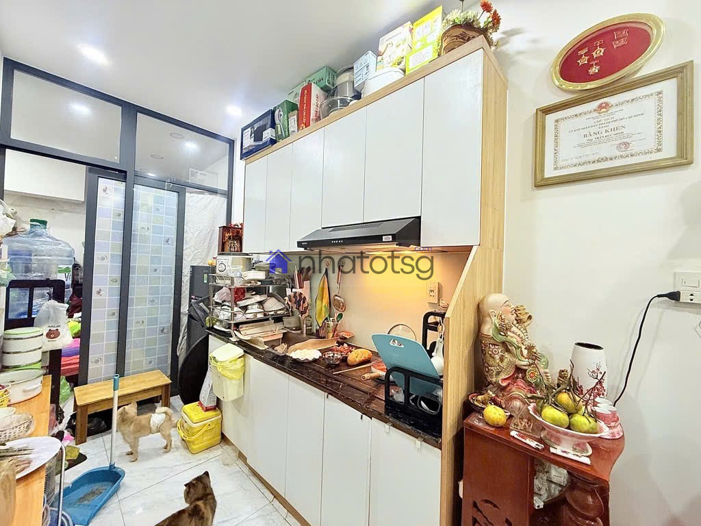 Cách mặt tiền Nguyễn Kiệm và Phạm Văn Đồng chỉ 50m, thông tứ tung. Gần sân bay.