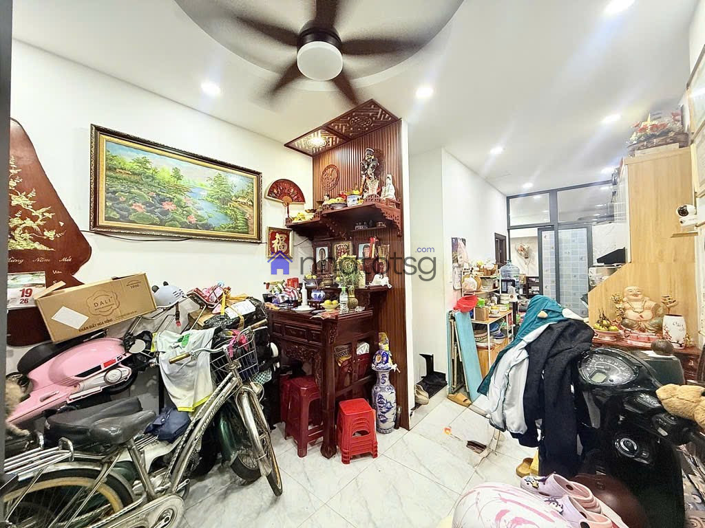 Cách mặt tiền Nguyễn Kiệm và Phạm Văn Đồng chỉ 50m, thông tứ tung. Gần sân bay.