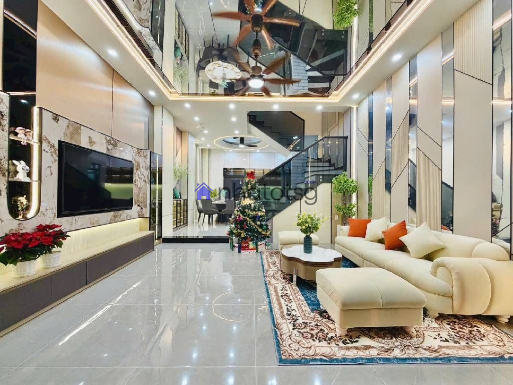 XE HƠI NGỦ TRONG NHÀ. NỘI THẤT CAO CẤP - SỔ VUÔNG VỨC.