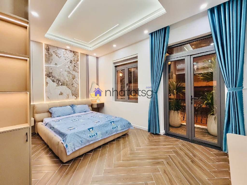 XE HƠI NGỦ TRONG NHÀ. NỘI THẤT CAO CẤP - SỔ VUÔNG VỨC.