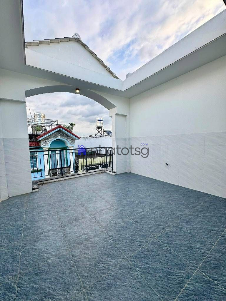 Hẻm Xe tải tránh, sạch đẹp. Có giếng trời rất sáng và thoáng khí. Khu vực an ninh, yên tĩnh.