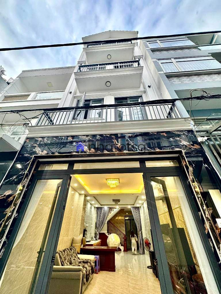 Hẻm Xe tải tránh, sạch đẹp. Có giếng trời rất sáng và thoáng khí. Khu vực an ninh, yên tĩnh.