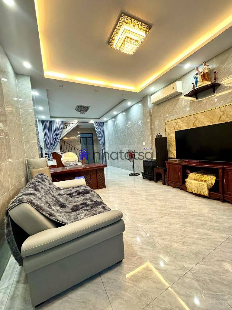 Hẻm Xe tải tránh, sạch đẹp. Có giếng trời rất sáng và thoáng khí. Khu vực an ninh, yên tĩnh.