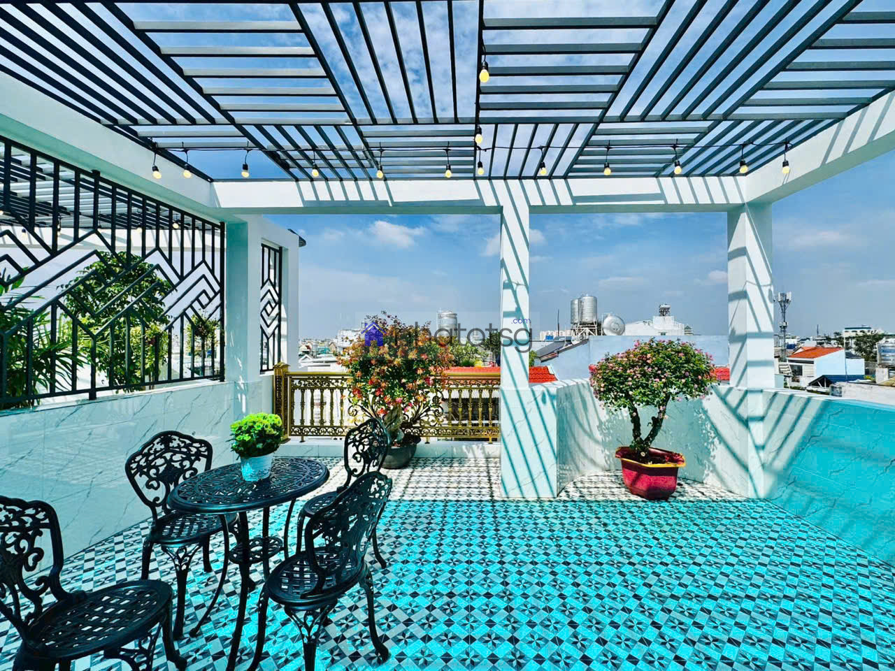 Căn góc, đường 5m ô tô ngủ trong nhà. Gần chợ Tân Sơn.