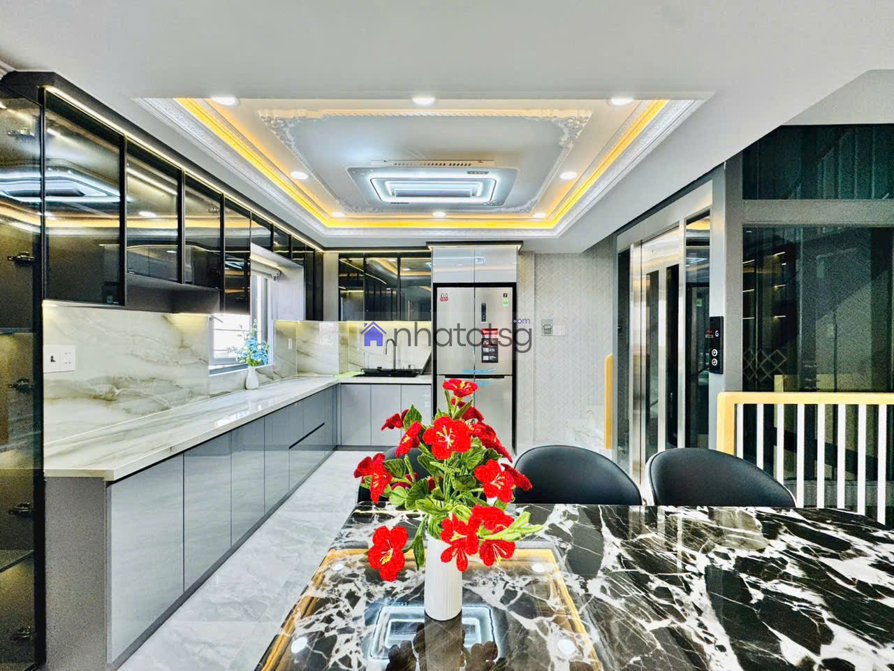 Căn góc, đường 5m ô tô ngủ trong nhà. Gần chợ Tân Sơn.