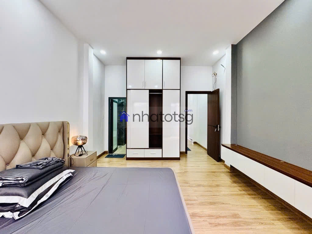 Nhà mới đẹp - 3 tầng - hẻm xe hơi - nở hậu - 2 mặt hẻm - sát Sân Bay. ( Đã bán)