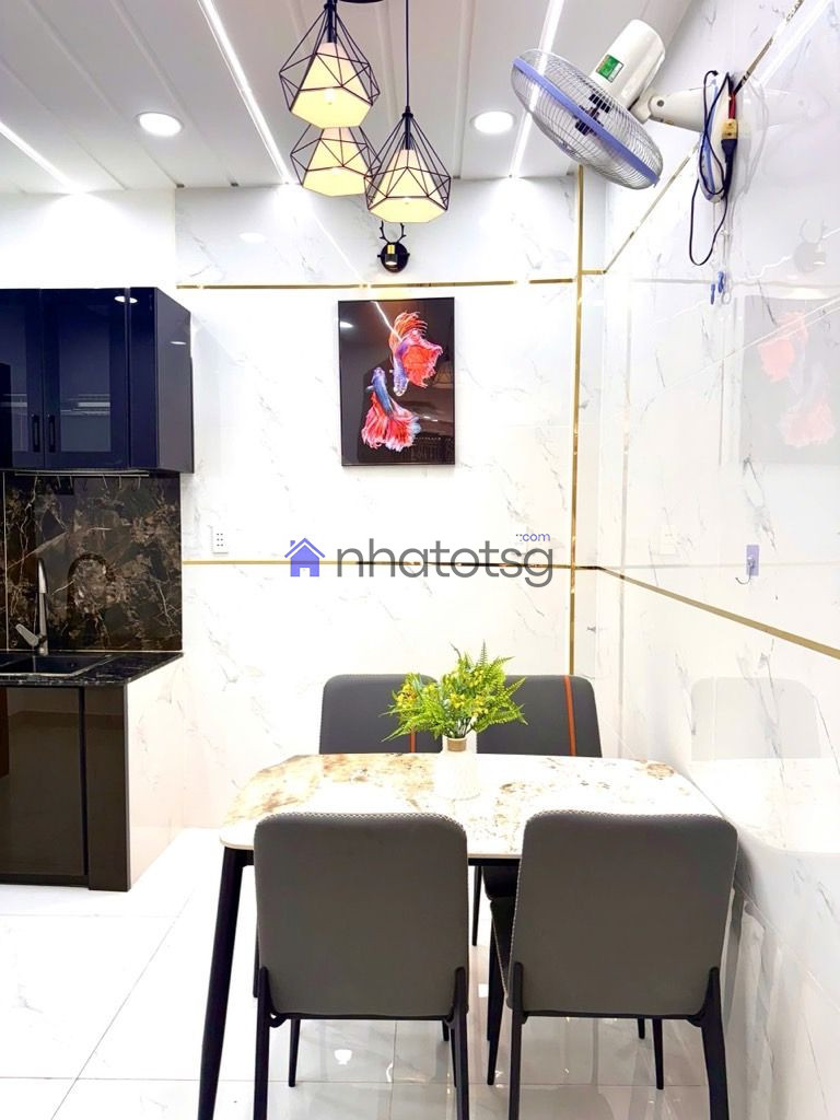 NHÀ ĐẸP - KIÊN CỐ - GIÁ TỐT - NGAY VINCOM - VIEW MÁY BAY ( ĐÃ BÁN)