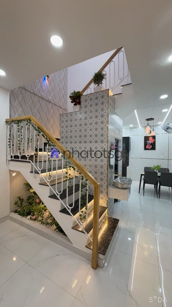 NHÀ ĐẸP - KIÊN CỐ - GIÁ TỐT - NGAY VINCOM - VIEW MÁY BAY ( ĐÃ BÁN)