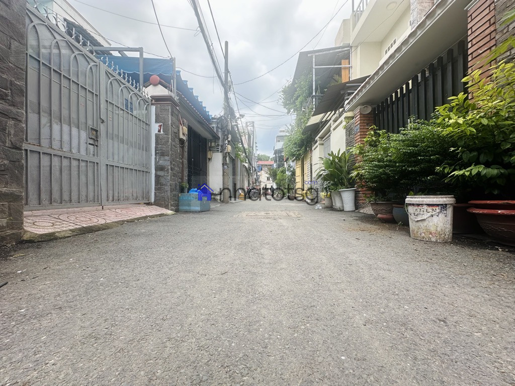 HẺM XE HƠI SẠCH SẼ AN NINH, GẦN MẶT TIỀN, VỪA Ở VỪA KINH DOANH.