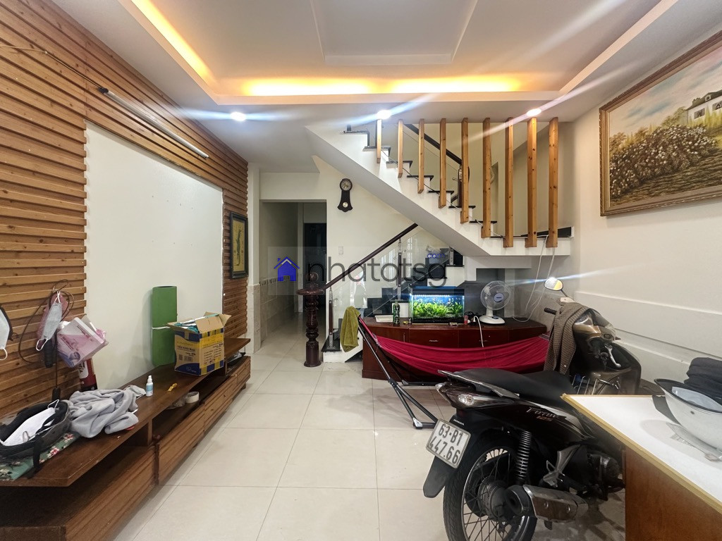 HẺM XE HƠI SẠCH SẼ AN NINH, GẦN MẶT TIỀN, VỪA Ở VỪA KINH DOANH.