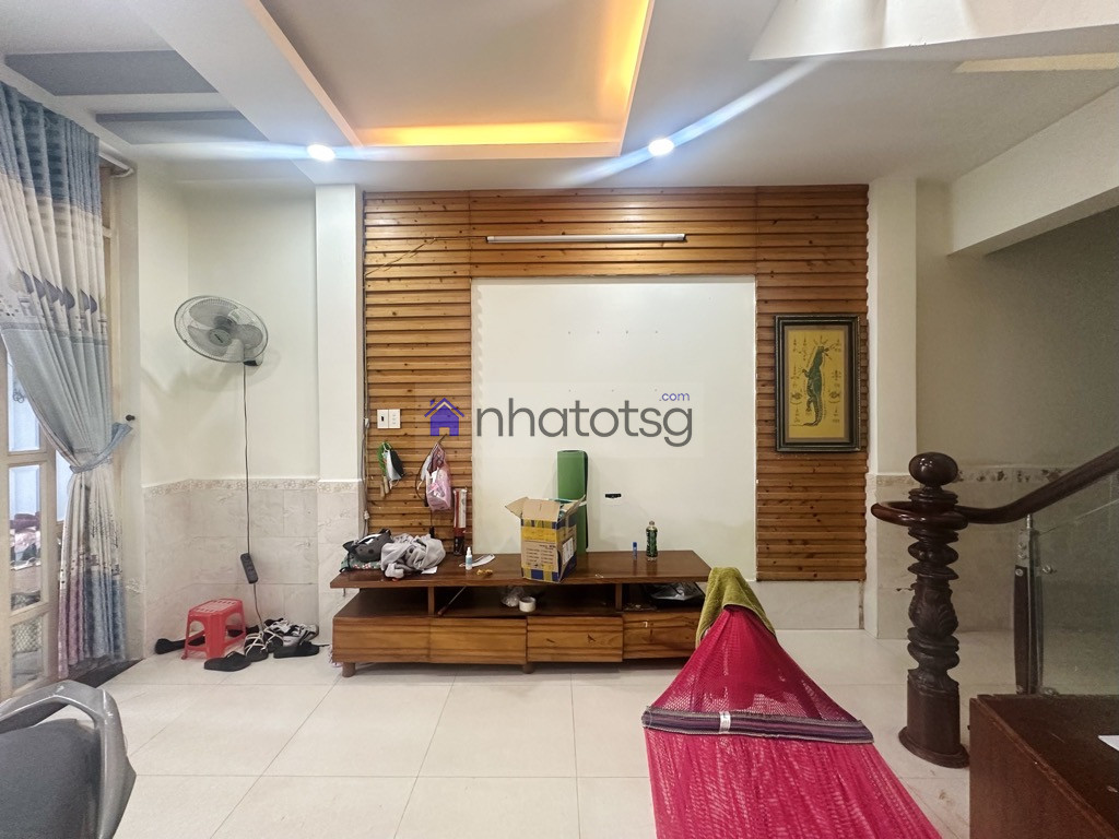 HẺM XE HƠI SẠCH SẼ AN NINH, GẦN MẶT TIỀN, VỪA Ở VỪA KINH DOANH.