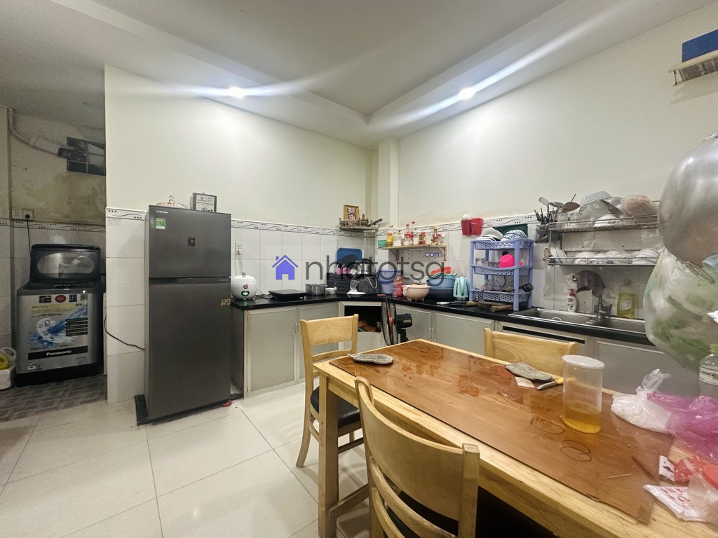 HẺM XE HƠI SẠCH SẼ AN NINH, GẦN MẶT TIỀN, VỪA Ở VỪA KINH DOANH.