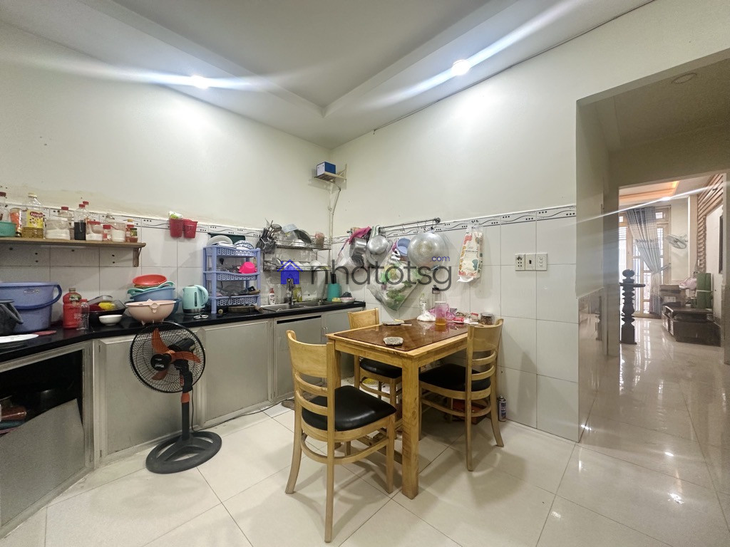 HẺM XE HƠI SẠCH SẼ AN NINH, GẦN MẶT TIỀN, VỪA Ở VỪA KINH DOANH.