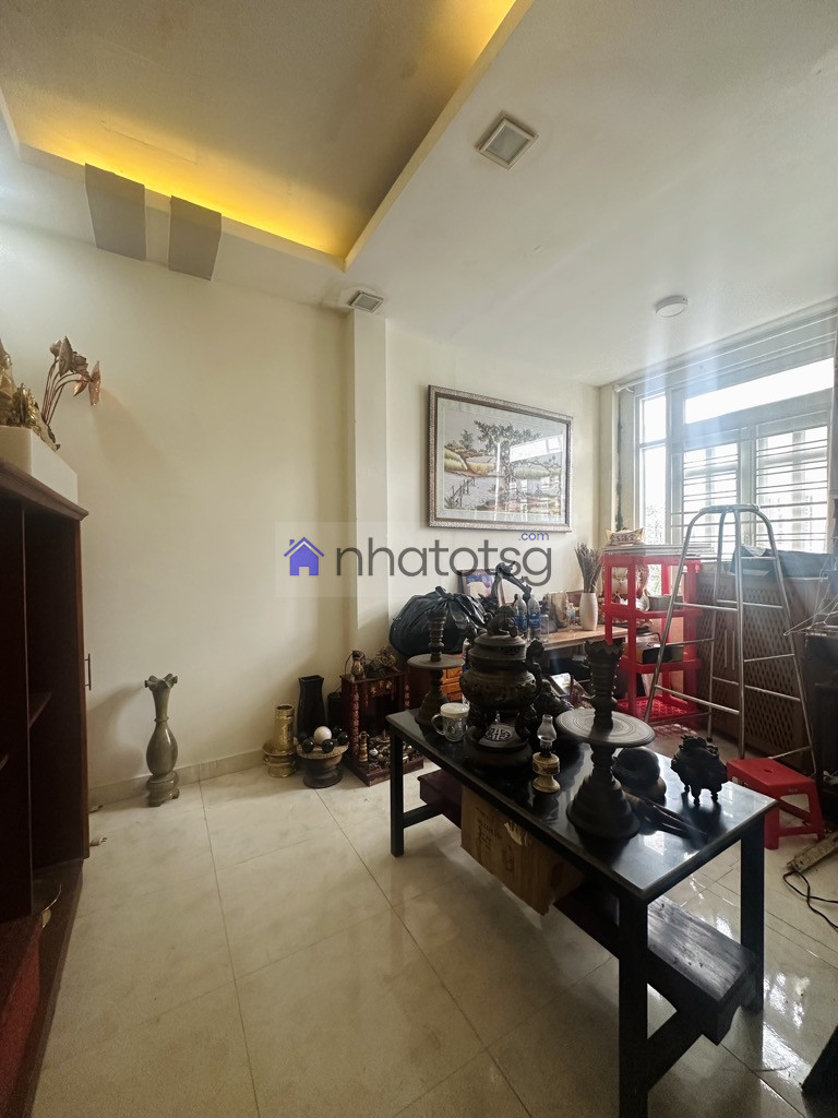 HẺM XE HƠI SẠCH SẼ AN NINH, GẦN MẶT TIỀN, VỪA Ở VỪA KINH DOANH.