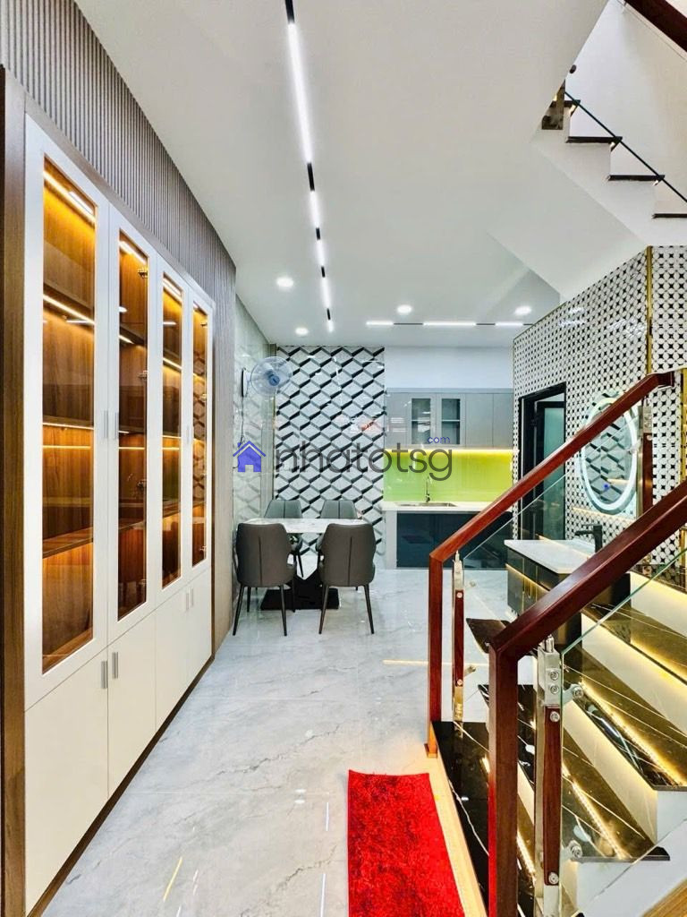 10m RA HXT - NGAY CÔNG VIÊN LÀNG HOA - ĐẸP LUNG LINH.