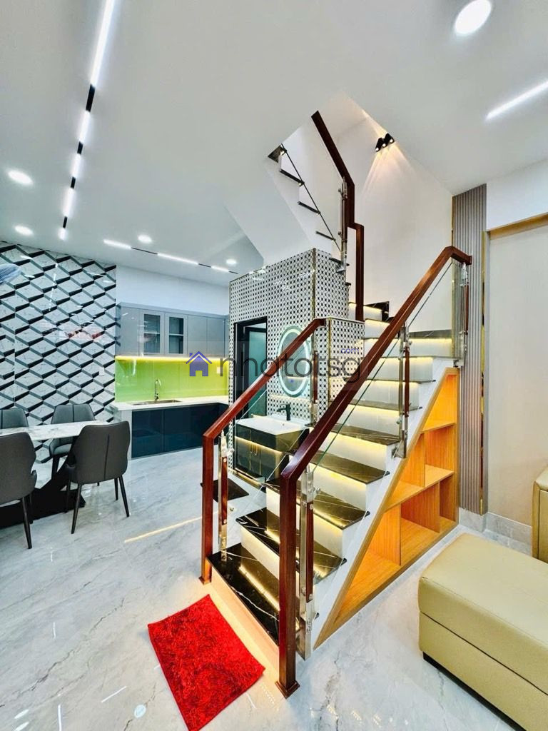 10m RA HXT - NGAY CÔNG VIÊN LÀNG HOA - ĐẸP LUNG LINH.