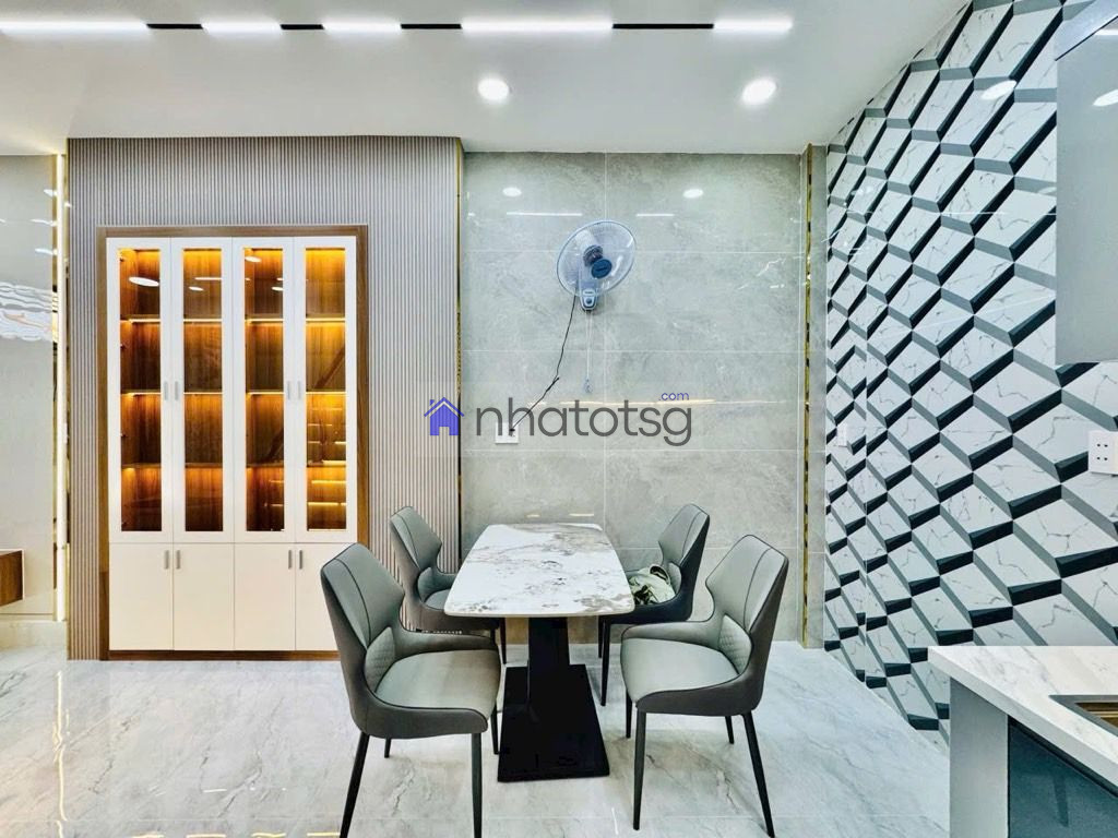 10m RA HXT - NGAY CÔNG VIÊN LÀNG HOA - ĐẸP LUNG LINH.