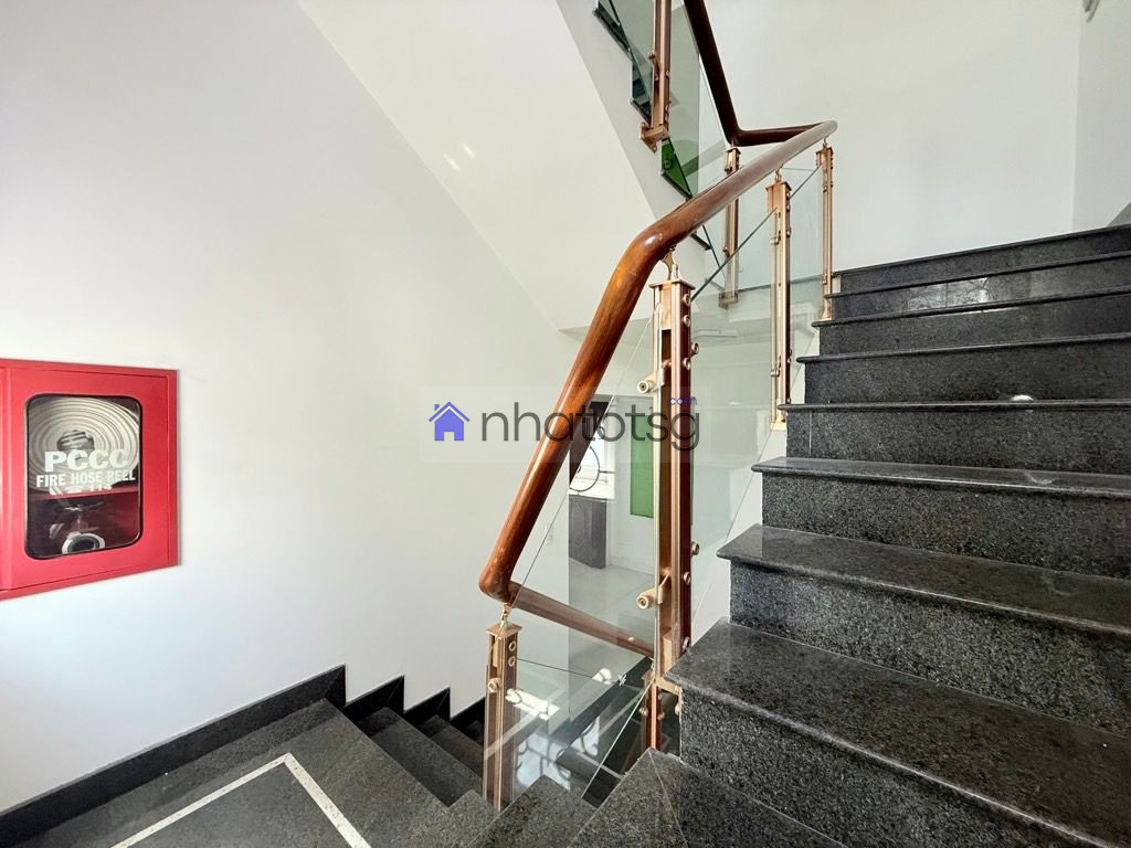 BIỆT THỰ LÔ GÓC, HẺM XE TẢI TRÁNH, KHÔNG LỘ GIỚI - THANG MÁY