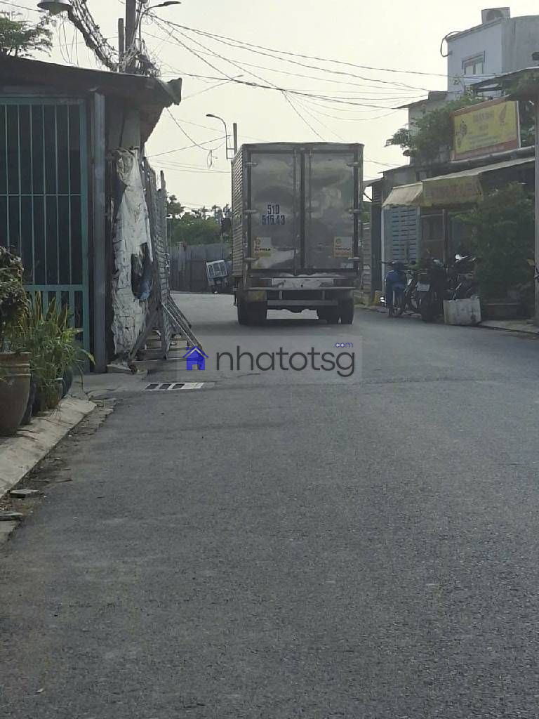 VỊ TRÍ ĐẸP GẦN TRƯỜNG HỌC GẦN CHỢ, ĐƯỜNG NHỰA 8M THÔNG.