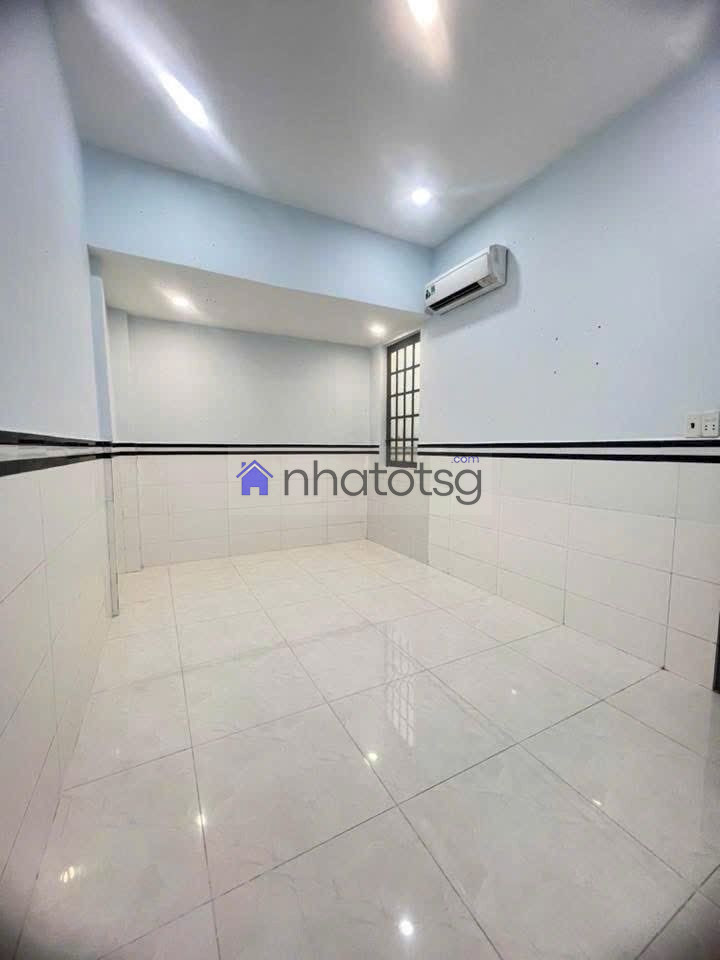 KHU YÊN TĨNH, ĐI LẠI THUẬN TIỆN, GẦN CHỢ, TRƯỜNG HỌC.