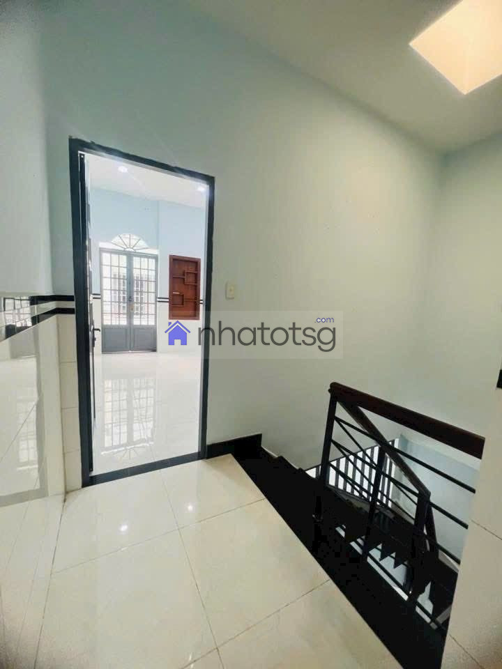 KHU YÊN TĨNH, ĐI LẠI THUẬN TIỆN, GẦN CHỢ, TRƯỜNG HỌC.