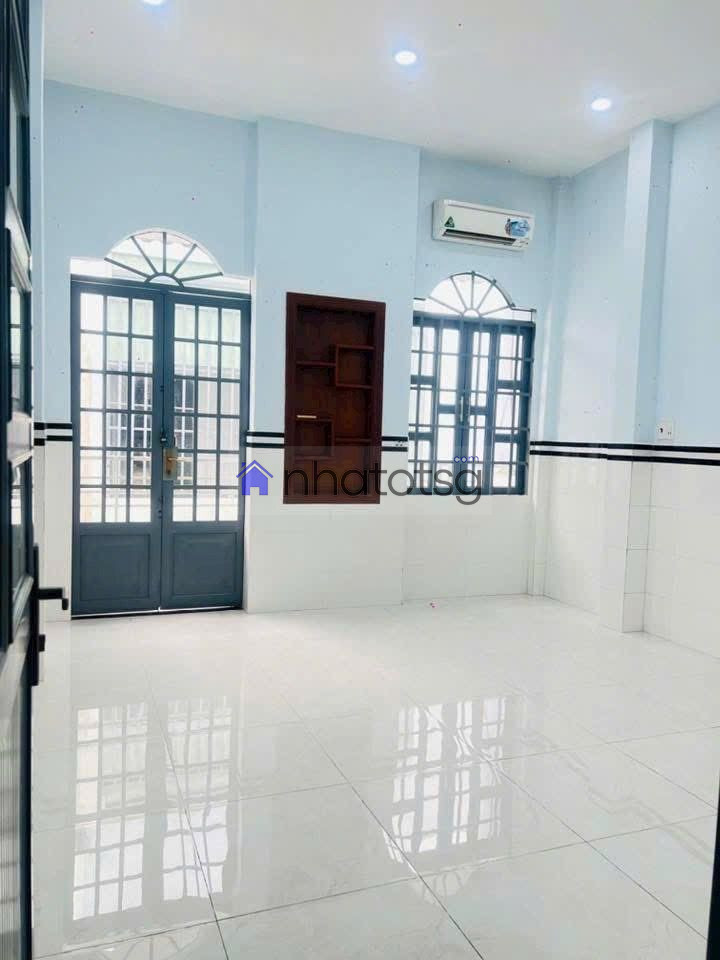 KHU YÊN TĨNH, ĐI LẠI THUẬN TIỆN, GẦN CHỢ, TRƯỜNG HỌC.