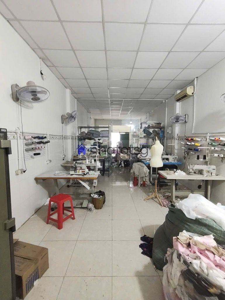 HXT THÔNG. CÁCH MT 100M. NHÀ ĐANG CHO THUÊ 7 TRIỆU/ THÁNG.