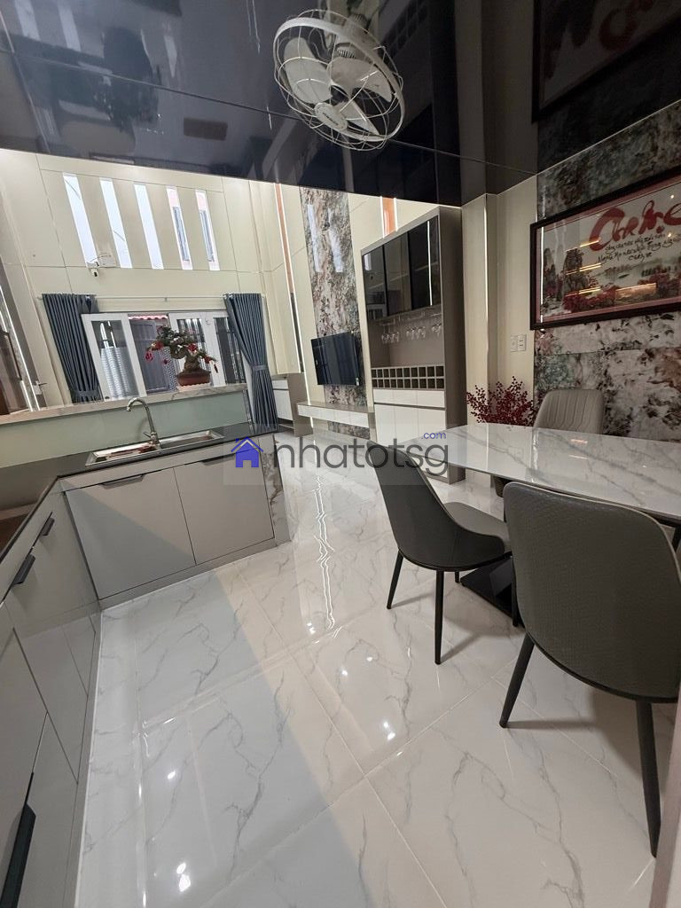 NHÀ 3 TẦNG, NỘI THẤT CAO CẤP, THIẾT KẾ HIỆN ĐẠI, SANG TRỌNG, KHÔNG GIAN THOÁNG MÁT.