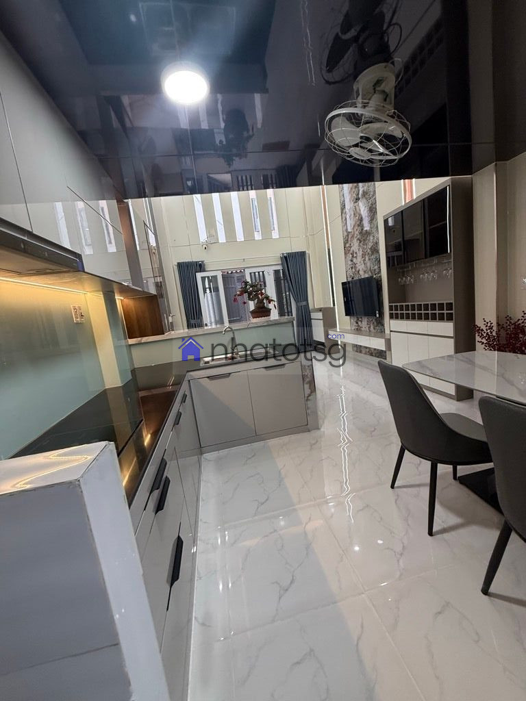 NHÀ 3 TẦNG, NỘI THẤT CAO CẤP, THIẾT KẾ HIỆN ĐẠI, SANG TRỌNG, KHÔNG GIAN THOÁNG MÁT.