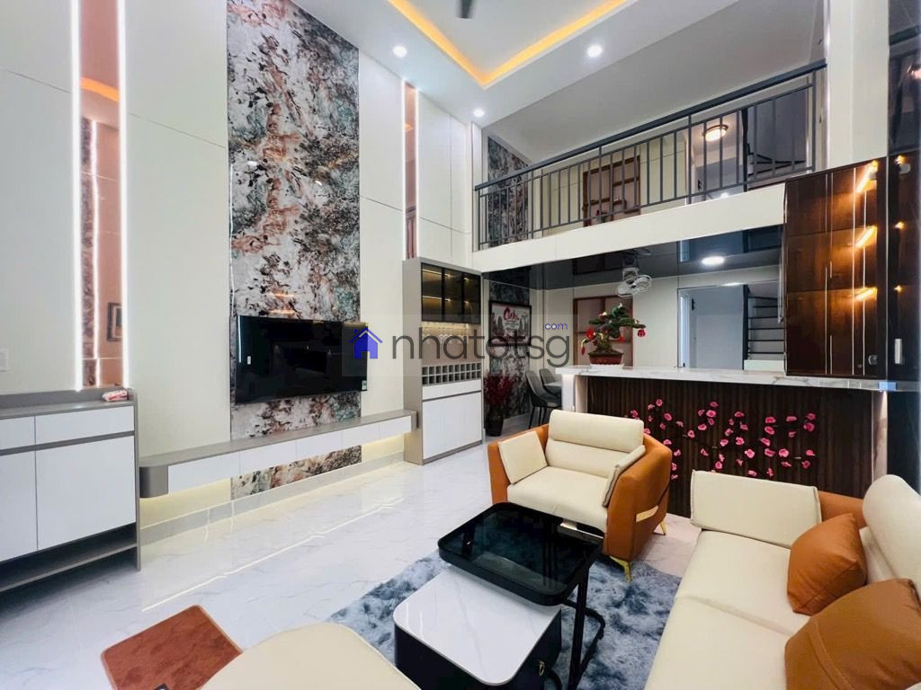 NHÀ 3 TẦNG, NỘI THẤT CAO CẤP, THIẾT KẾ HIỆN ĐẠI, SANG TRỌNG, KHÔNG GIAN THOÁNG MÁT.