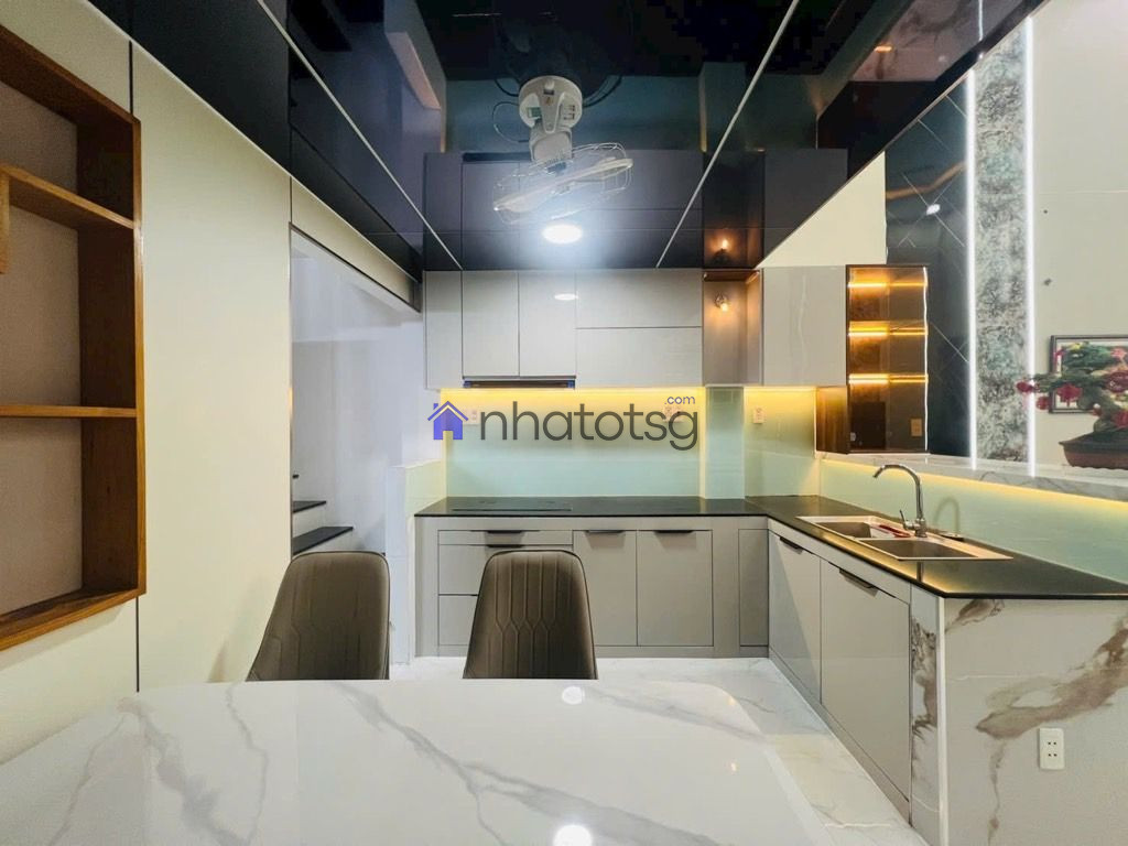 NHÀ 3 TẦNG, NỘI THẤT CAO CẤP, THIẾT KẾ HIỆN ĐẠI, SANG TRỌNG, KHÔNG GIAN THOÁNG MÁT.