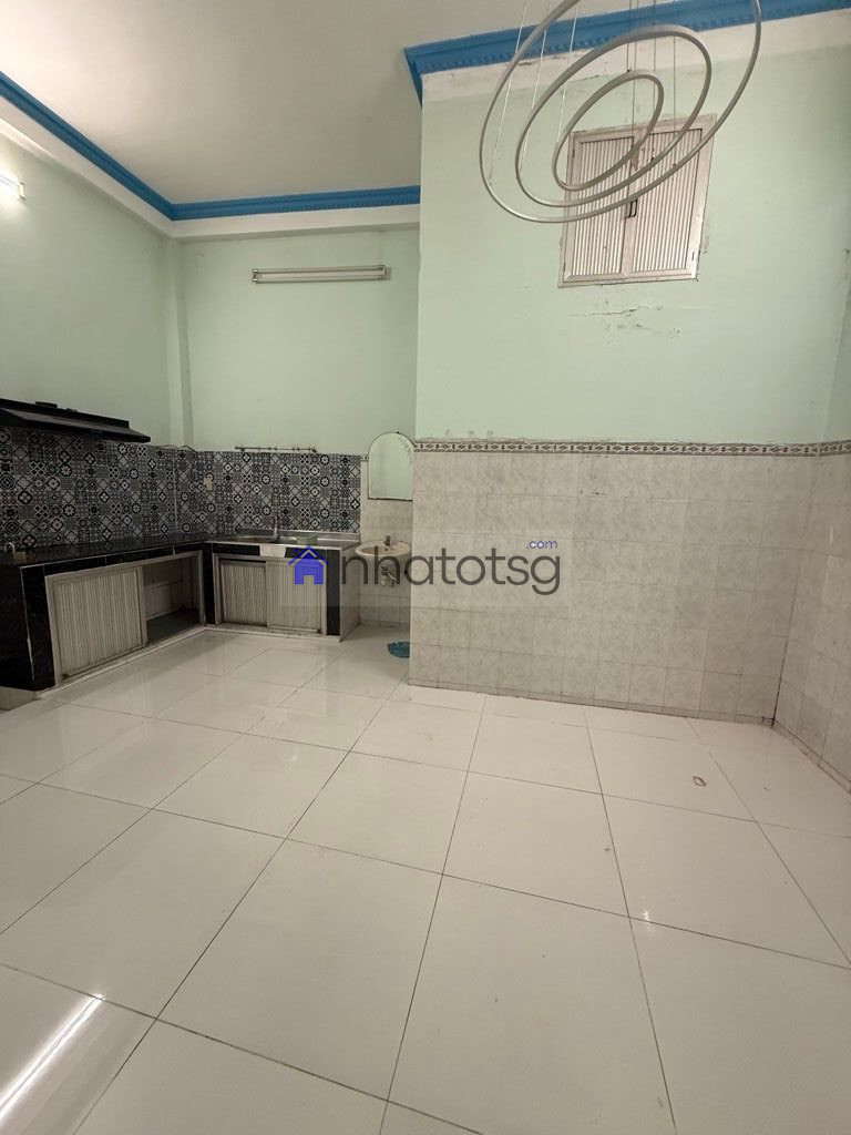 HẺM XE HƠI - NGANG KHỦNG 5.2M. BÊN HÔNG NHÀ CÓ HẺM THÔNG THOÁNG.