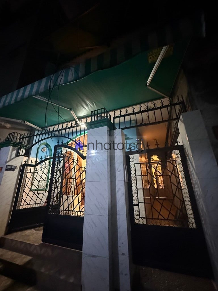 HẺM XE HƠI - NGANG KHỦNG 5.2M. BÊN HÔNG NHÀ CÓ HẺM THÔNG THOÁNG.