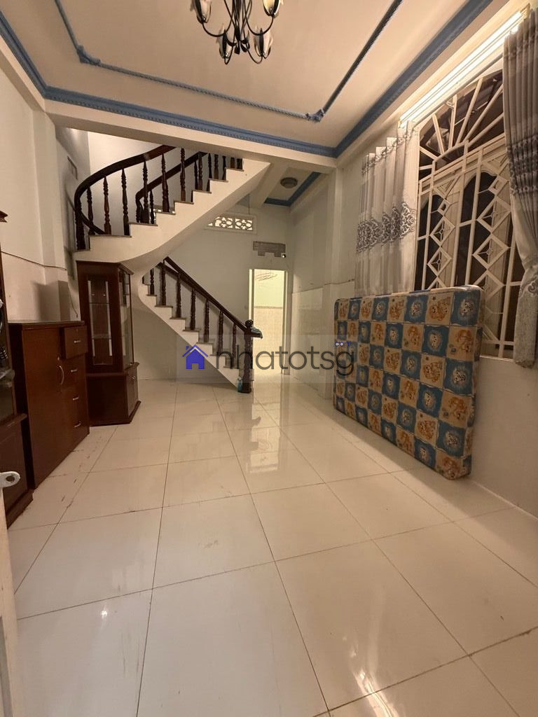 HẺM XE HƠI - NGANG KHỦNG 5.2M. BÊN HÔNG NHÀ CÓ HẺM THÔNG THOÁNG.