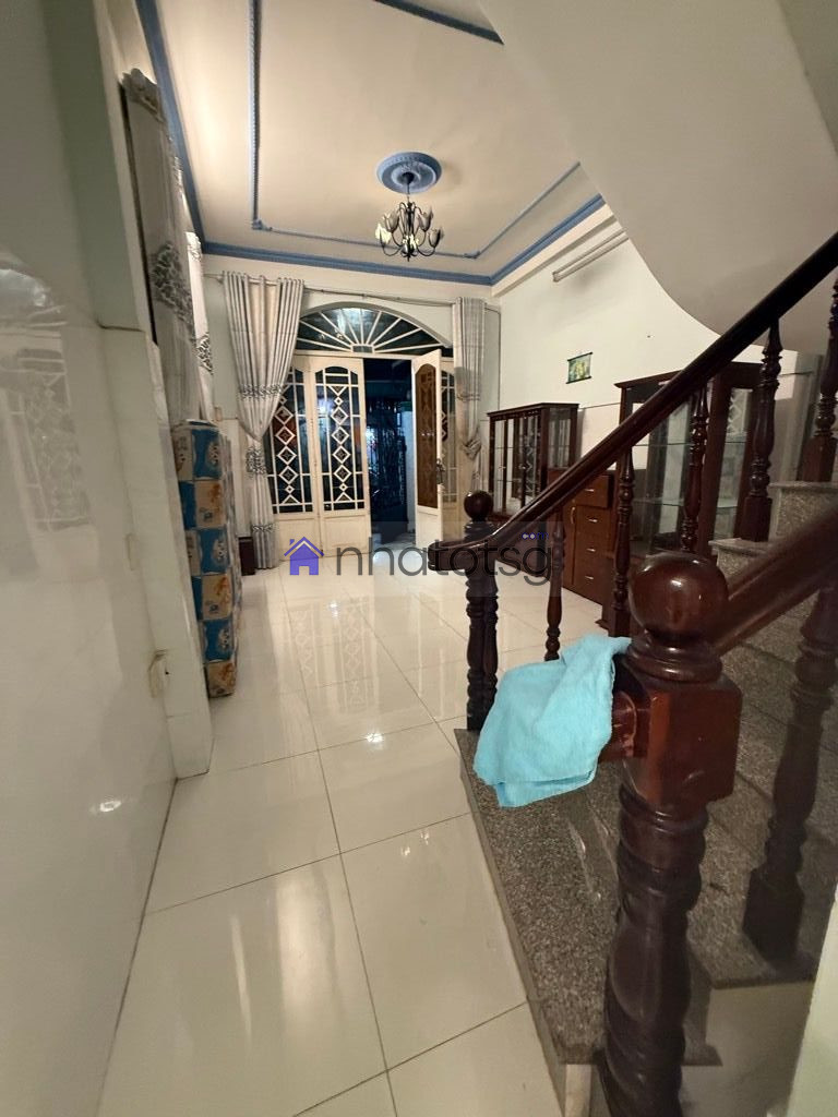 HẺM XE HƠI - NGANG KHỦNG 5.2M. BÊN HÔNG NHÀ CÓ HẺM THÔNG THOÁNG.