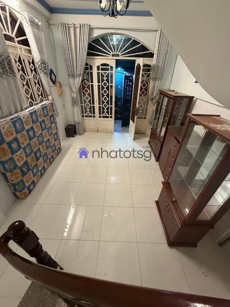 HẺM XE HƠI - NGANG KHỦNG 5.2M. BÊN HÔNG NHÀ CÓ HẺM THÔNG THOÁNG.