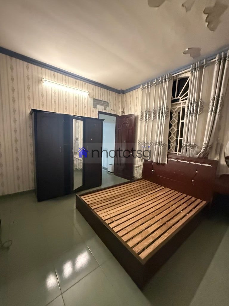 HẺM XE HƠI - NGANG KHỦNG 5.2M. BÊN HÔNG NHÀ CÓ HẺM THÔNG THOÁNG.