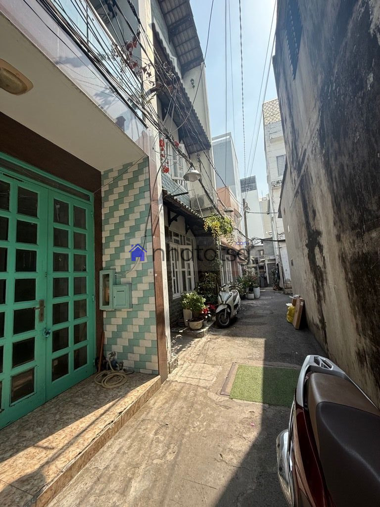 VỊ TRÍ TRUNG TÂM, GẦN BỆNH VIỆN HỒNG ĐỨC. NHÀ ĐANG SỬA, HOÀN THIỆN FULL NỘI THẤT.