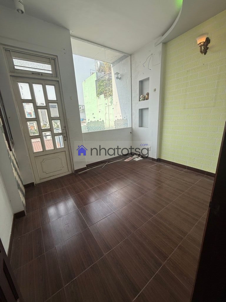 VỊ TRÍ TRUNG TÂM, GẦN BỆNH VIỆN HỒNG ĐỨC. NHÀ ĐANG SỬA, HOÀN THIỆN FULL NỘI THẤT.