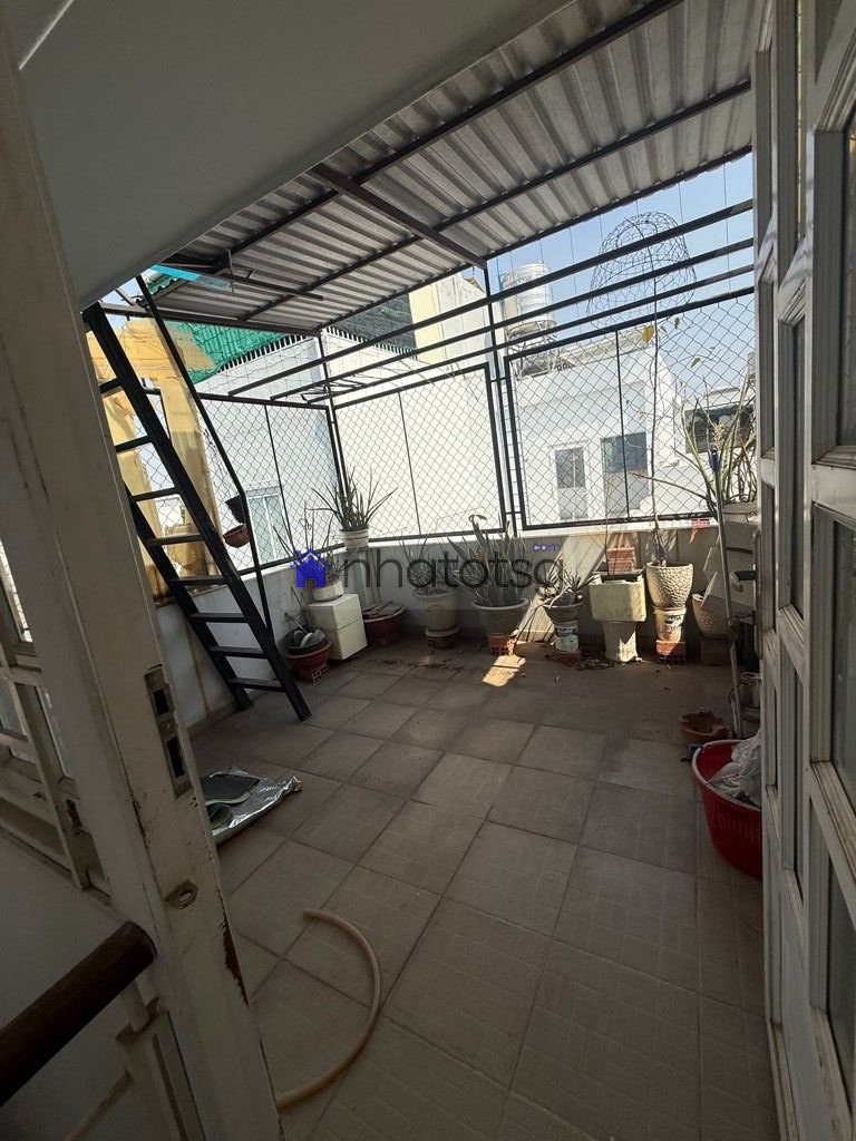 VỊ TRÍ TRUNG TÂM, GẦN BỆNH VIỆN HỒNG ĐỨC. NHÀ ĐANG SỬA, HOÀN THIỆN FULL NỘI THẤT.