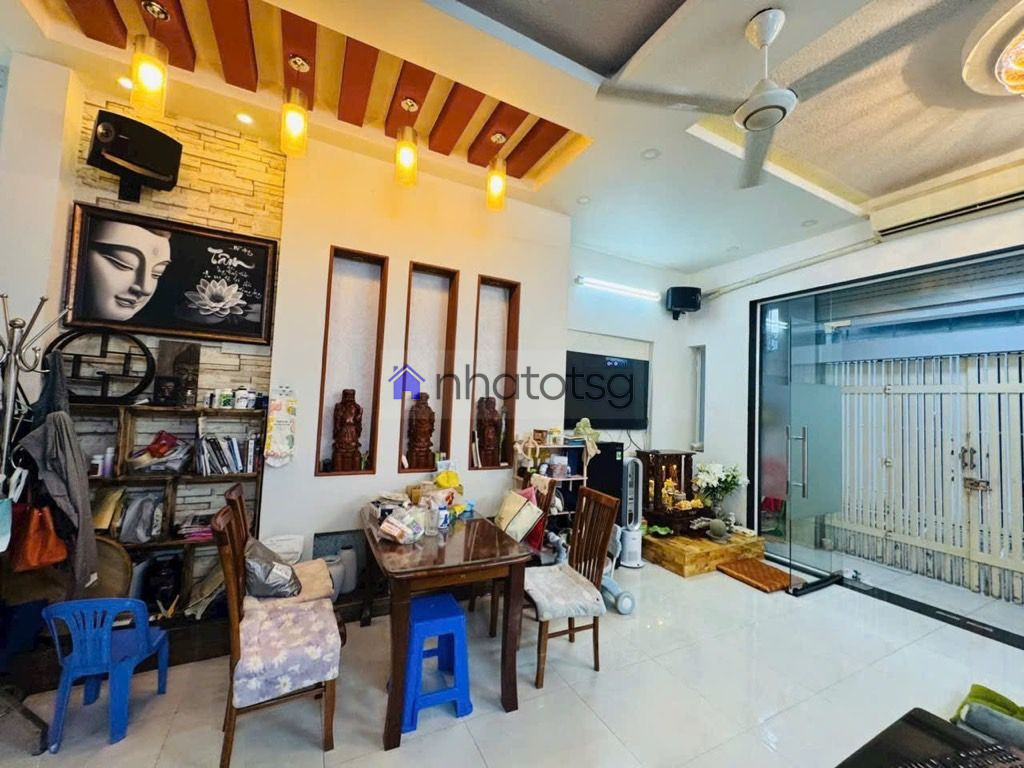 NHÀ ĐẸP, VUÔNG VỨT, KẾT CẤU VỮNG CHẮC.