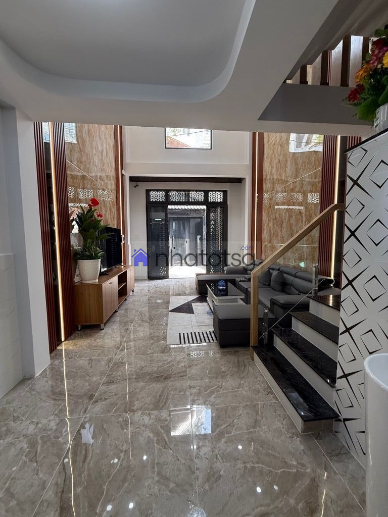 NGAY CÔNG VIÊN LÀNG HOA, HẺM XE HƠI, SÁT MẶT TIỀN, NHÀ 5 TẦNG, XÂY MỚI 100%