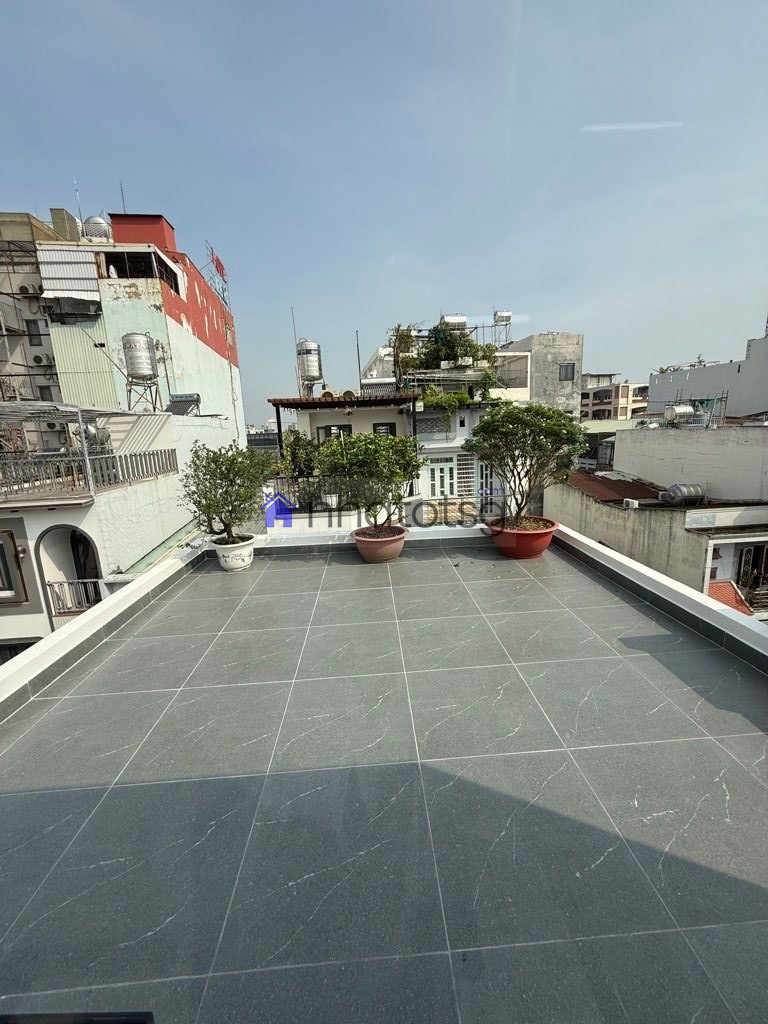 NGAY CÔNG VIÊN LÀNG HOA, HẺM XE HƠI, SÁT MẶT TIỀN, NHÀ 5 TẦNG, XÂY MỚI 100%