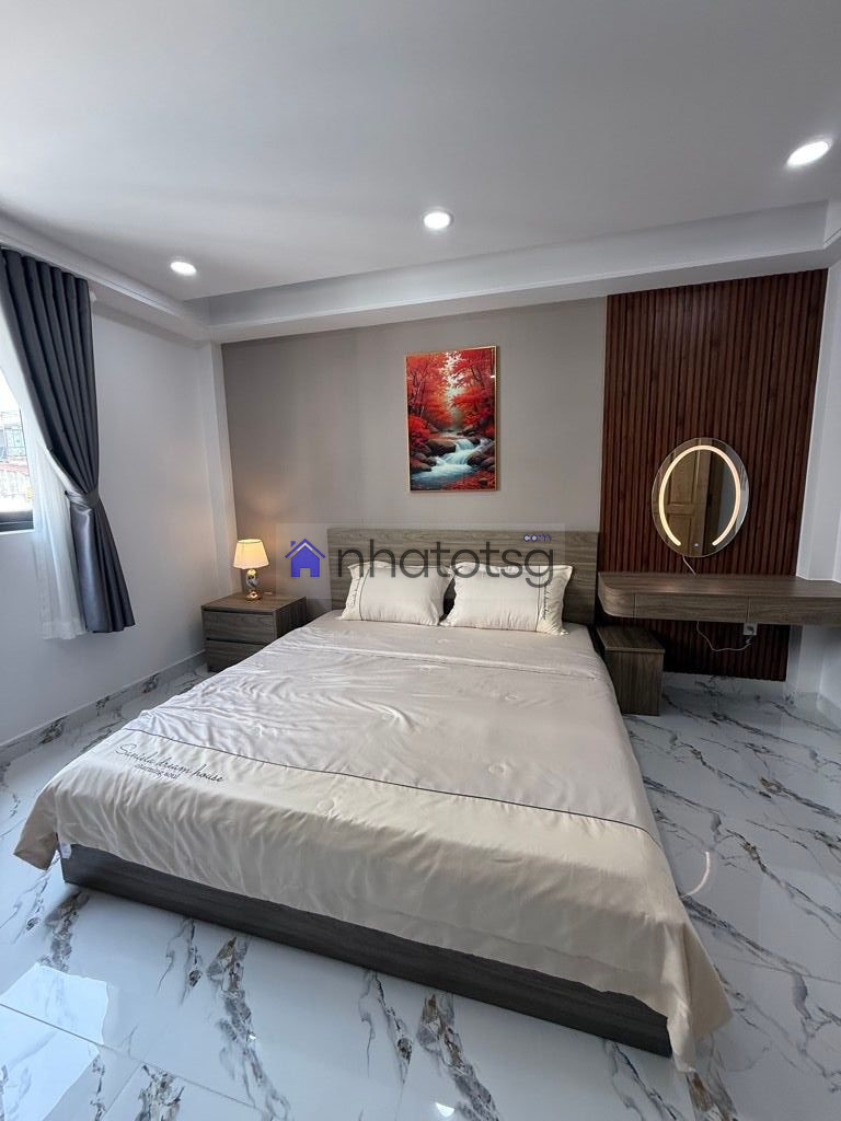 NGAY CÔNG VIÊN LÀNG HOA, HẺM XE HƠI, SÁT MẶT TIỀN, NHÀ 5 TẦNG, XÂY MỚI 100%