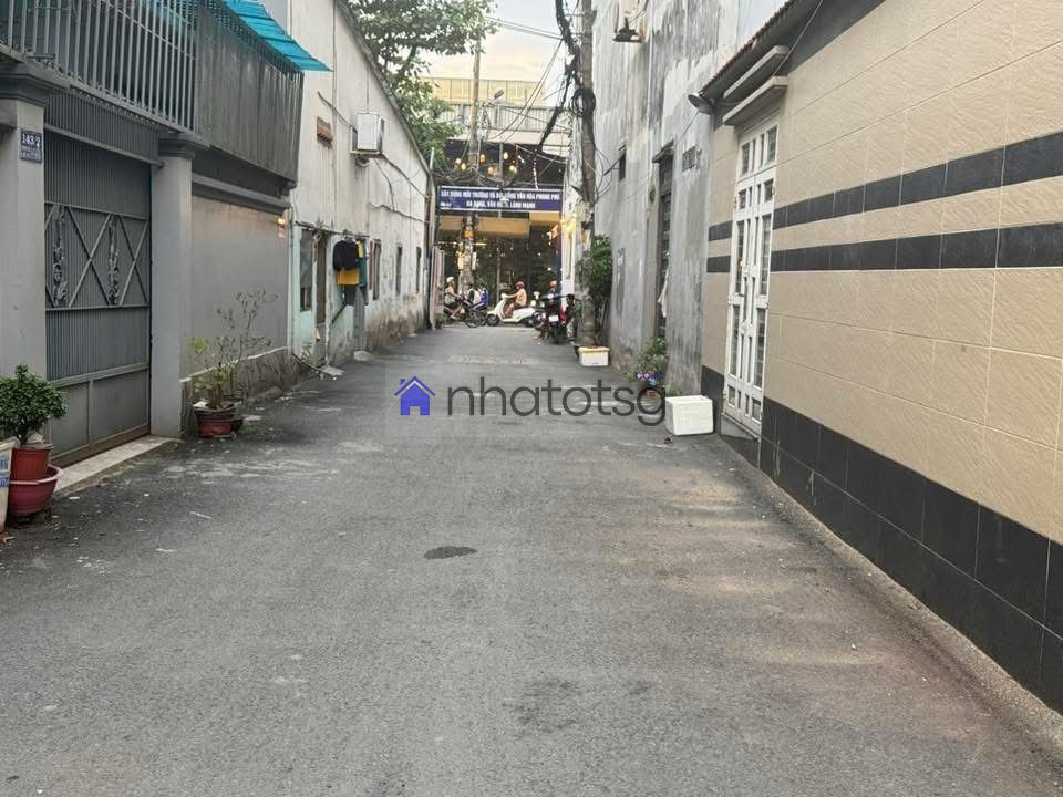NGAY CÔNG VIÊN LÀNG HOA, HẺM XE HƠI, SÁT MẶT TIỀN, NHÀ 5 TẦNG, XÂY MỚI 100%