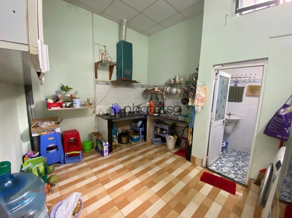 GẦN CHỢ XÓM MỚI , HẺM THÔNG.