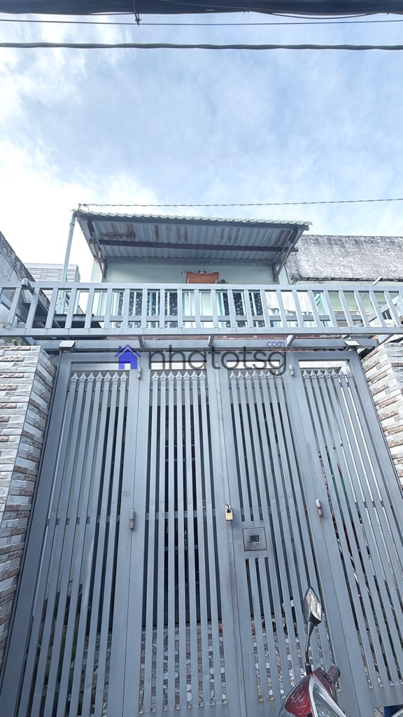 GẦN CHỢ XÓM MỚI , HẺM THÔNG.